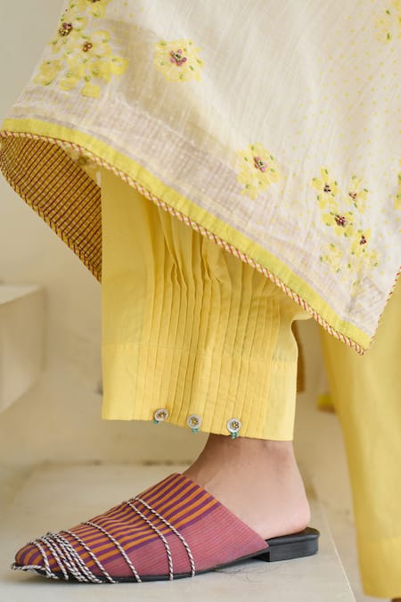 Buy Swatti Kapoor Yellow Chanderi Embroidery, Beads V-neck Lake Handwoven Kurta Set Buy_Swatti Kapoor_Yellow Chanderi Embroidery, Beads V-neck Lake Handwoven Kurta Set