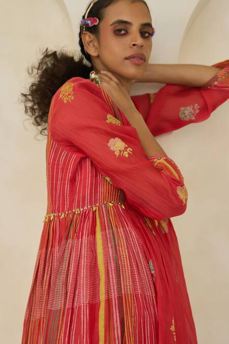 Shop Swatti Kapoor Coral Chanderi, Cotton Beads, Tassels Kiara Pintucked Handwoven Kurta Pant Set Shop_Swatti Kapoor_Coral Chanderi, Cotton Beads, Tassels Kiara Pintucked Handwoven Kurta Pant Set