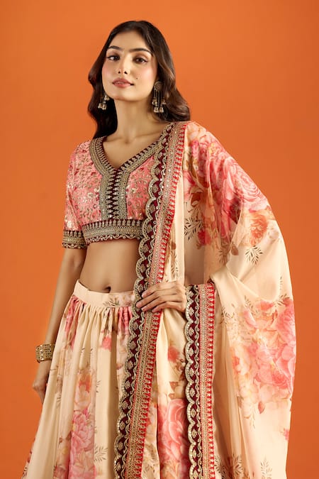 Naintara Bajaj_Cream Silk Zari V-neck Floral Pattern Art Lehenga Set _at_Aza_Fashions
