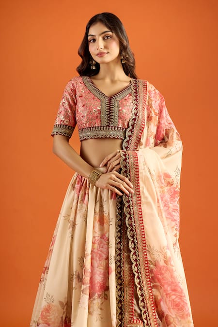 Buy_Naintara Bajaj_Cream Silk Zari V-neck Floral Pattern Art Lehenga Set 