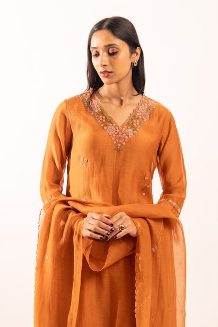 Buy_Tatwa_Orange Chanderi Embroidery V-neck Resham Kurta Set 