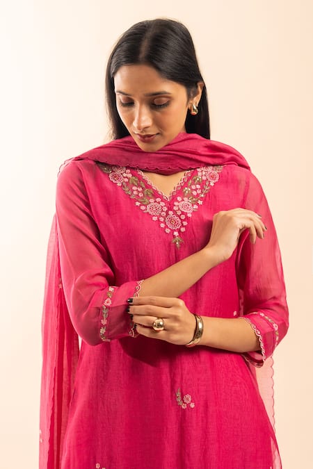 Buy_Tatwa_Pink Chanderi Embroidery V-neck Resham Kurta Set 