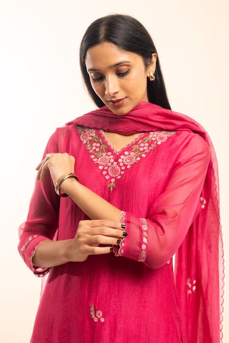 Shop_Tatwa_Pink Chanderi Embroidery V-neck Resham Kurta Set 