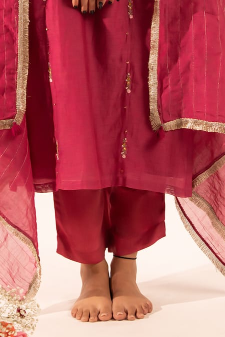 Tatwa_Pink Chanderi Embroidery Round Neck Resham Kurta Set _at_Aza_Fashions