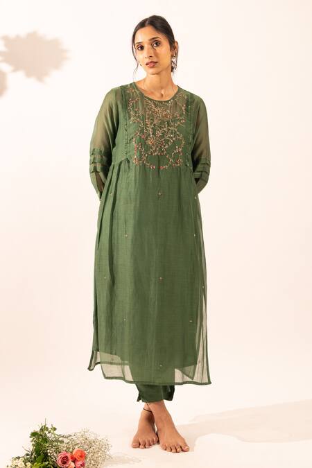 Tatwa_Green Chanderi Embroidery Round Neck Resham Kurta Set _at_Aza_Fashions