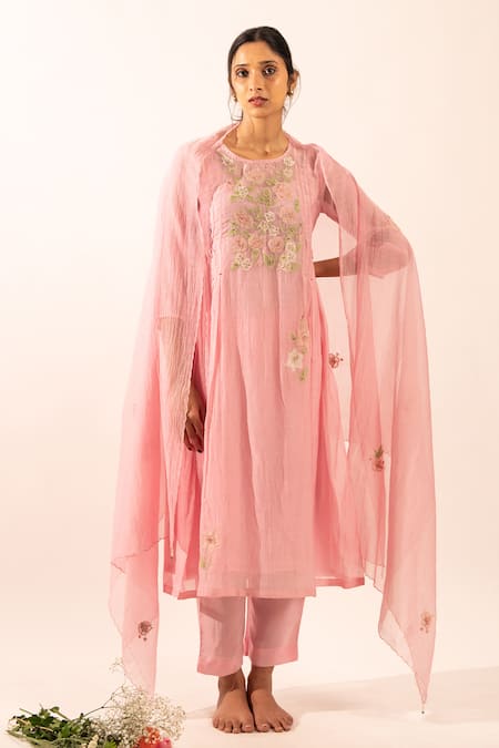 Shop_Tatwa_Pink Chanderi Embroidery Round Neck Floral Patchwork Kurta Set 