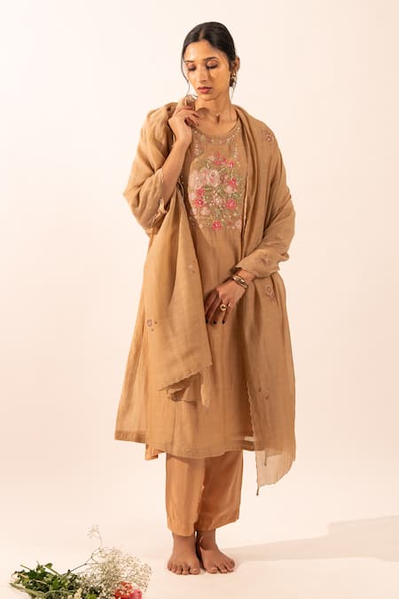 Tatwa Floral Embroidered Kurta Set 