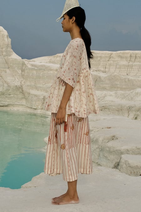 Ahmev_Ivory Cotton, Chanderi Round Neck Taya Raglan Top _at_Aza_Fashions