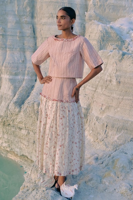 Shop Ahmev Ivory Cotton, Chanderi Lace Round Neck Su Pan Quilted Top Online at Aza Fashions Shop_Ahmev_Ivory Cotton, Chanderi Lace Round Neck Su Pan Quilted Top _Online_at_Aza_Fashions