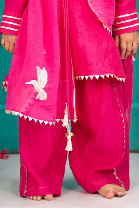 Shruti Jalan_Pink Chanderi Embroidery, Zari, Tassels Bird Mal Kurta Set _Online_at_Aza_Fashions