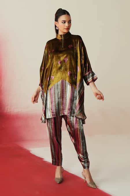 Rainas_Multi Color Velvet Mandarin Collar Aaina Printed Tunic Pant Set _Online_at_Aza_Fashions