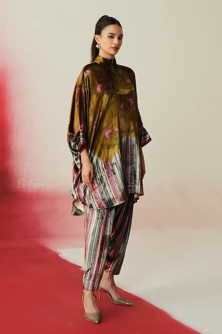 Rainas_Multi Color Velvet Mandarin Collar Aaina Printed Tunic Pant Set _at_Aza_Fashions