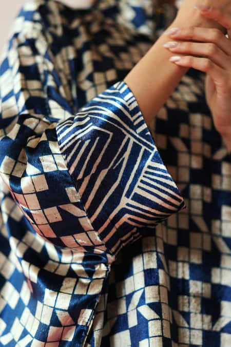 Rainas_Blue Velvet Mandarin Collar Printed Kaftan And Pant Set _at_Aza_Fashions