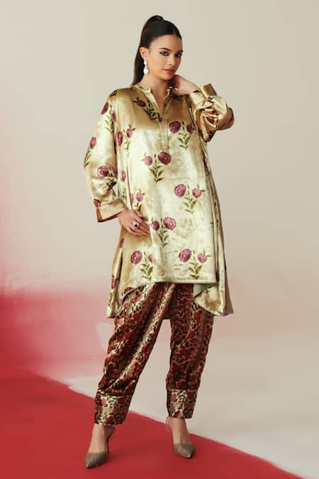 Rainas_Multi Color Velvet Floral Print Tunic Set _Online_at_Aza_Fashions
