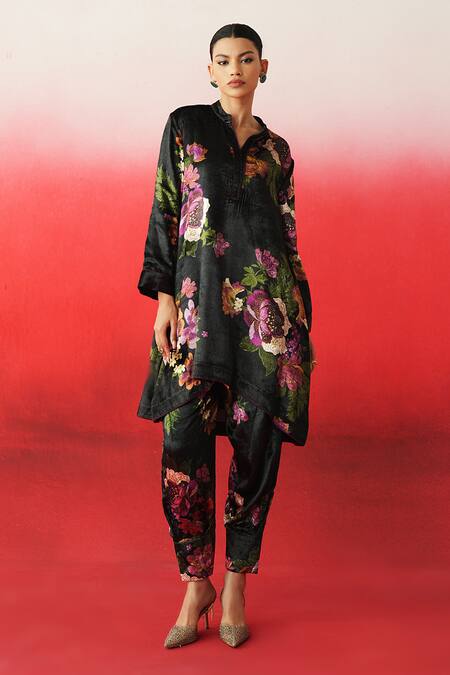 Rainas_Multi Color Velvet Mandarin Collar Floral Print Tunic And Pant Set _Online_at_Aza_Fashions