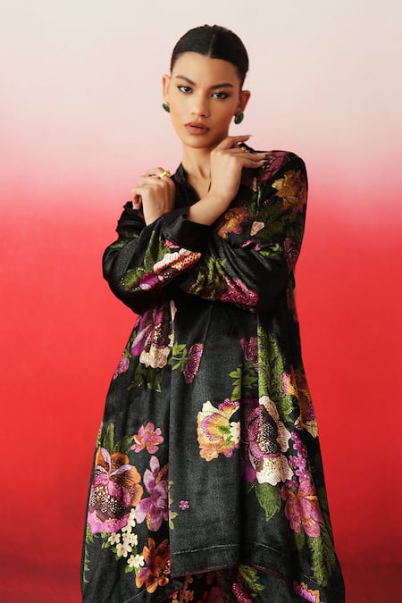 Rainas_Multi Color Velvet Mandarin Collar Floral Print Tunic And Pant Set _at_Aza_Fashions