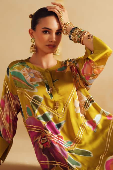 Rainas_Yellow Satin, Silk Round Neck Mintora Printed Kurta Pant Set _at_Aza_Fashions