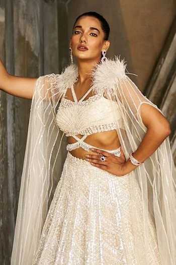 PRAVALIKA KOLA Off White Organza, Net Sequins, Beads, Crystals, Ivory Majeste Lehenga Set Online at Aza Fashions PRAVALIKA KOLA_Off White Organza, Net Sequins, Beads, Crystals, Ivory Majeste Lehenga Set _Online_at_Aza_Fashions
