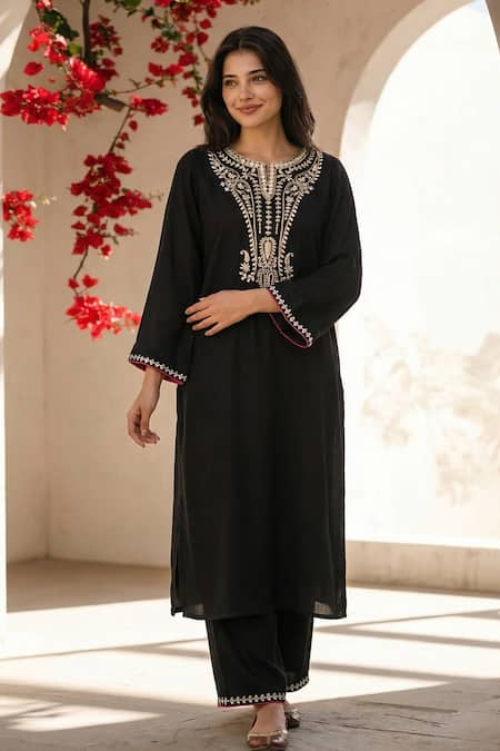 Seams Pret And Couture Taraaz Embroidered Kaftan Set 