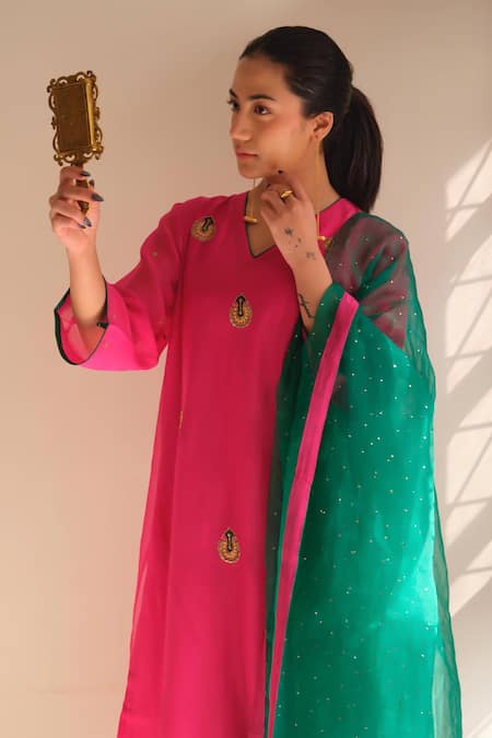 Juanita By Shubhda Green Cotton, Organza, Chanderi Zari, Applique Inara Embroidered Kurta Set at Aza Fashions Juanita By Shubhda_Green Cotton, Organza, Chanderi Zari, Applique Inara Embroidered Kurta Set _at_Aza_Fashions