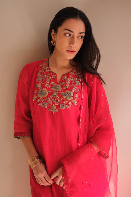 Buy Juanita By Shubhda Red Chanderi Split V-neck Aira Scarlet Zardozi Embroidered Kurta Set Online at Aza Fashions Buy_Juanita By Shubhda_Red Chanderi Split V-neck Aira Scarlet Zardozi Embroidered Kurta Set _Online_at_Aza_Fashions