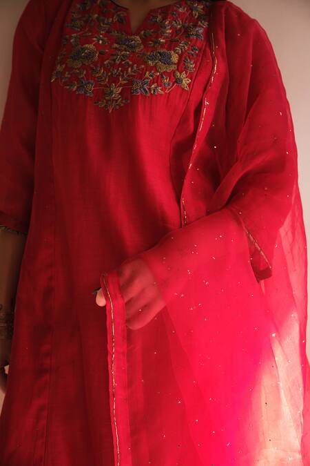 Buy Juanita By Shubhda Red Chanderi Split V-neck Aira Scarlet Zardozi Embroidered Kurta Set Buy_Juanita By Shubhda_Red Chanderi Split V-neck Aira Scarlet Zardozi Embroidered Kurta Set
