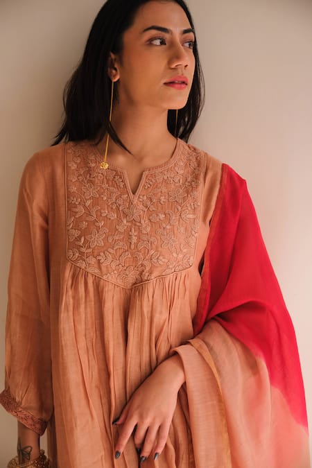 Juanita By Shubhda Peach Chanderi Embroidery Split V-neck Salmon Handwoven Kurta Set Online at Aza Fashions Juanita By Shubhda_Peach Chanderi Embroidery Split V-neck Salmon Handwoven Kurta Set _Online_at_Aza_Fashions