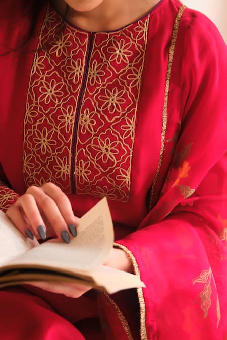 Buy_Juanita By Shubhda_Pink Chanderi Zari, Gota Patti Round Neck Rini Handwoven Kurta Set 