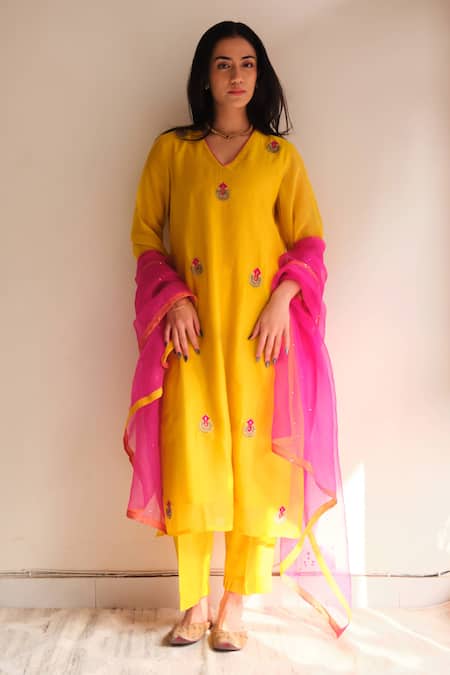 Juanita By Shubhda Fuchsia Organza, Chanderi Embroidery, Zari Inara Ochre Handwoven Kurta Set Online at Aza Fashions Juanita By Shubhda_Fuchsia Organza, Chanderi Embroidery, Zari Inara Ochre Handwoven Kurta Set _Online_at_Aza_Fashions