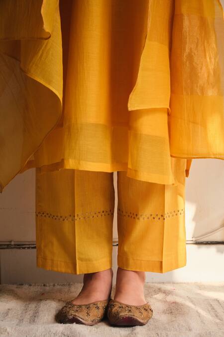 Buy Juanita By Shubhda Yellow Chanderi Zari V-neck Haldi Handwoven Kurta Set Online at Aza Fashions Buy_Juanita By Shubhda_Yellow Chanderi Zari V-neck Haldi Handwoven Kurta Set _Online_at_Aza_Fashions