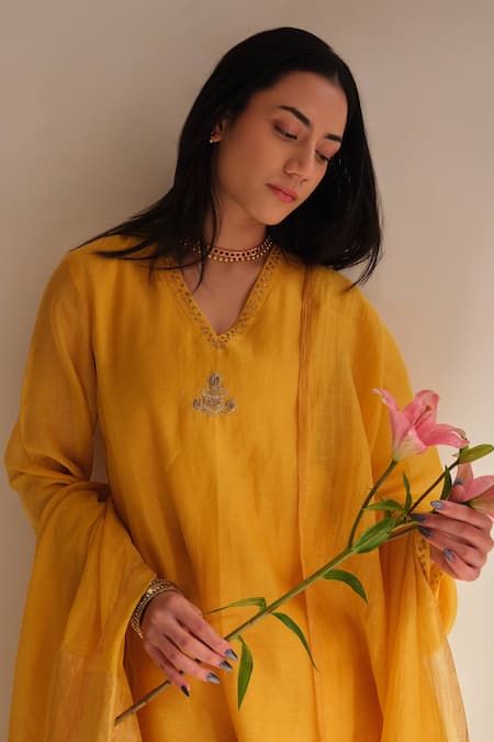Shop Juanita By Shubhda Yellow Chanderi Zari V-neck Haldi Handwoven Kurta Set Online at Aza Fashions Shop_Juanita By Shubhda_Yellow Chanderi Zari V-neck Haldi Handwoven Kurta Set _Online_at_Aza_Fashions