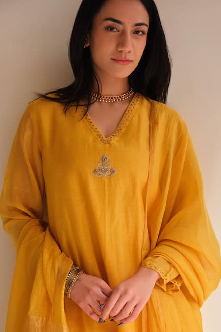 Juanita By Shubhda Yellow Chanderi Zari V-neck Haldi Handwoven Kurta Set at Aza Fashions Juanita By Shubhda_Yellow Chanderi Zari V-neck Haldi Handwoven Kurta Set _at_Aza_Fashions