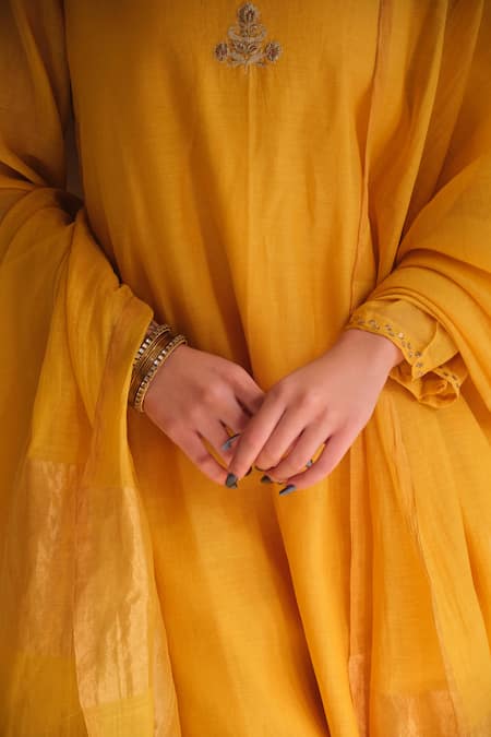 Shop Juanita By Shubhda Yellow Chanderi Zari V-neck Haldi Handwoven Kurta Set Shop_Juanita By Shubhda_Yellow Chanderi Zari V-neck Haldi Handwoven Kurta Set