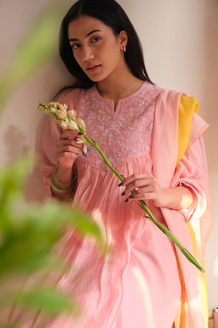 Buy Juanita By Shubhda Peach Silk Embroidery, Zari Round Neck Pear Kurta Set Buy_Juanita By Shubhda_Peach Silk Embroidery, Zari Round Neck Pear Kurta Set