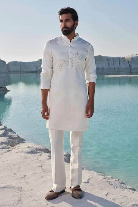 Amrit Dawani Gul Embroidered Kurta Set 