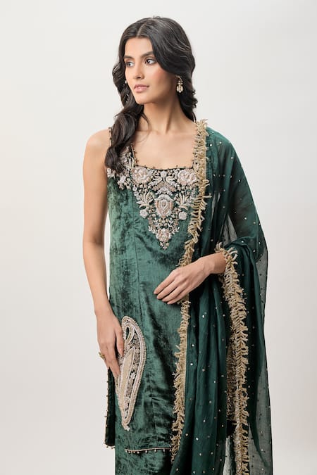 Payal Singhal_Green Velvet, Mukaish, Silk Zari, Sequins, Beads, Elara Embroidered Kurta Set _Online_at_Aza_Fashions