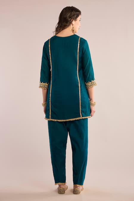saina kapoor Embroidered Yoke Kurta Set