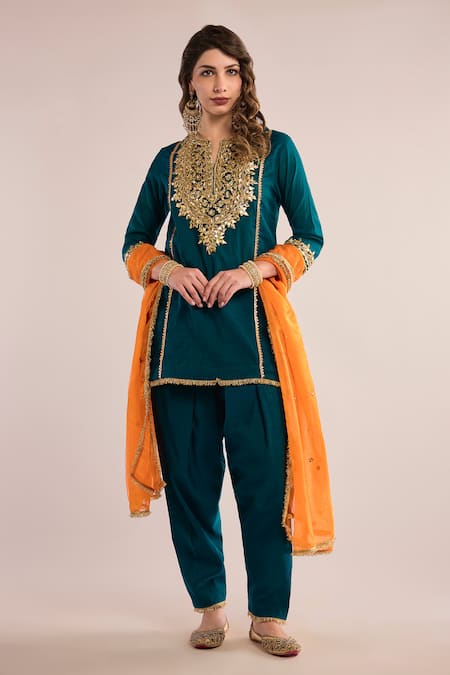 saina kapoor Embroidered Yoke Kurta Set