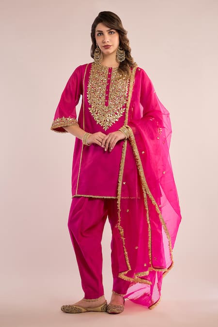 saina kapoor Gota Patti Embroidered Kurta Set 