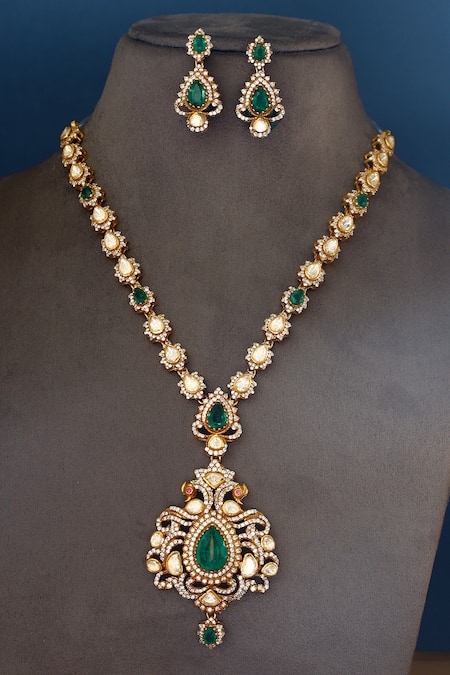 Mero Jewellery Floral Pendant Necklace Set 