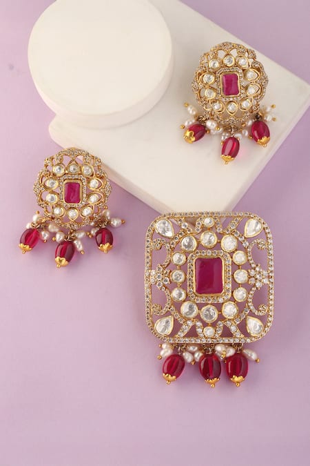 Mero Jewellery Geometric Carved Pendant & Earrings Set 