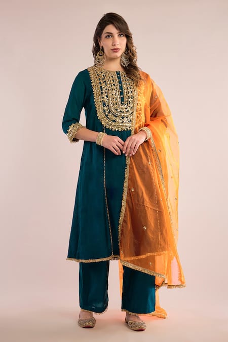 saina kapoor Gota Patti Embroidered Kurta Set 