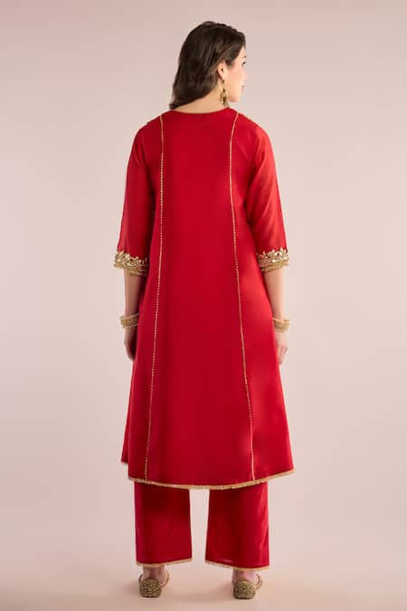 saina kapoor Embroidered Yoke Kurta Set