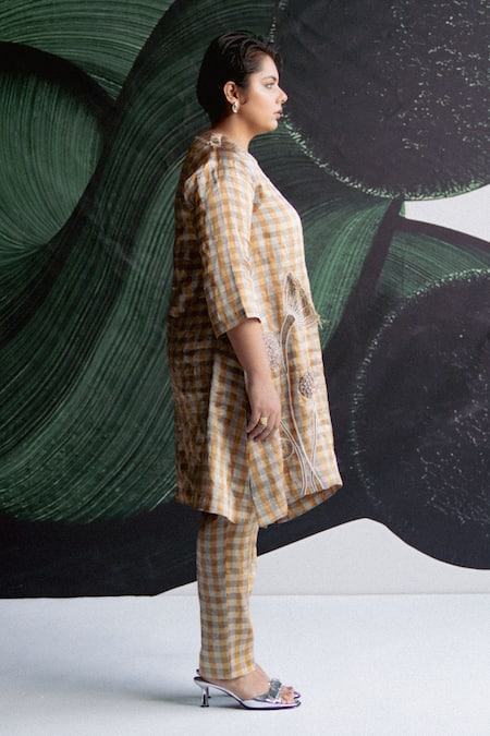 Buy_Esha Arora_Gold Tissue Embroidery Round Neck Aari Work Straight Kurta And Pant Set _Online_at_Aza_Fashions