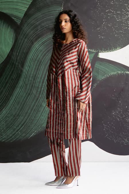 Buy_Esha Arora_Maroon Tissue Embroidery Round Neck Stripes Pattern Kurta Set _Online_at_Aza_Fashions