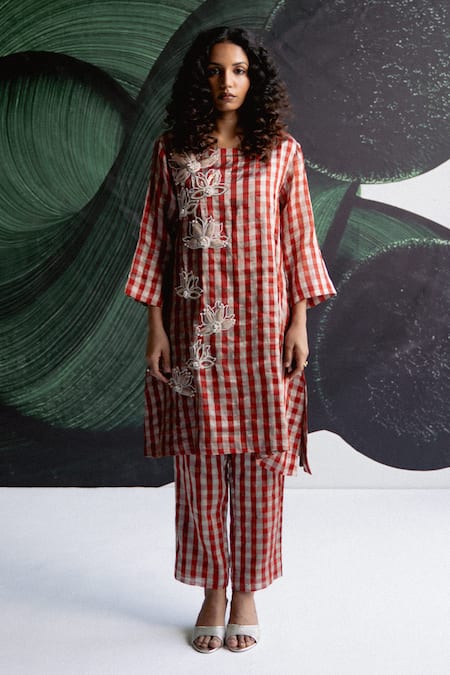 Esha Arora Aari Check Pattern Kurta & Pant Set 