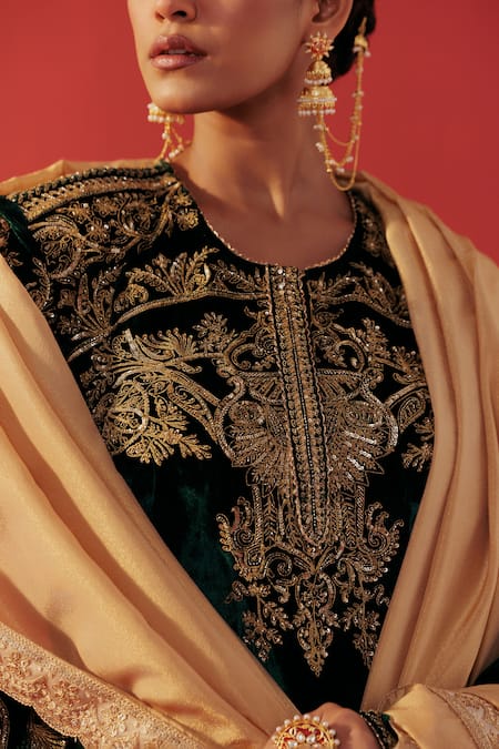 Buy Rasasvada Green Velvet Embroidery, Zari, Tassels Round Neck Kurta Set Online at Aza Fashions Buy_Rasasvada_Green Velvet Embroidery, Zari, Tassels Round Neck Kurta Set _Online_at_Aza_Fashions