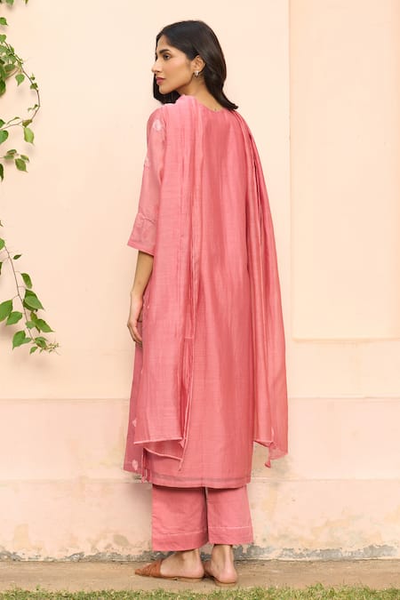 Vaayu Hibiscus Embroidered Kurta Set 