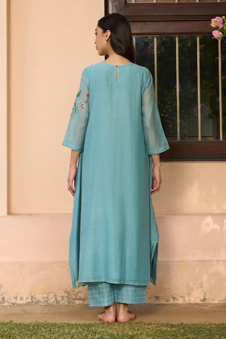 Vaayu Applique Muslin Cotton Kurta & Pant Set 