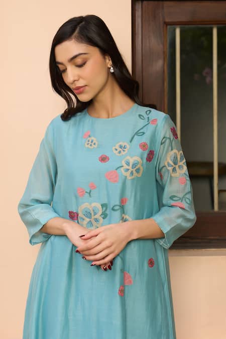 Vaayu_Sky Blue Muslin Applique Round Neck Cotton Kurta And Pant Set _Online_at_Aza_Fashions